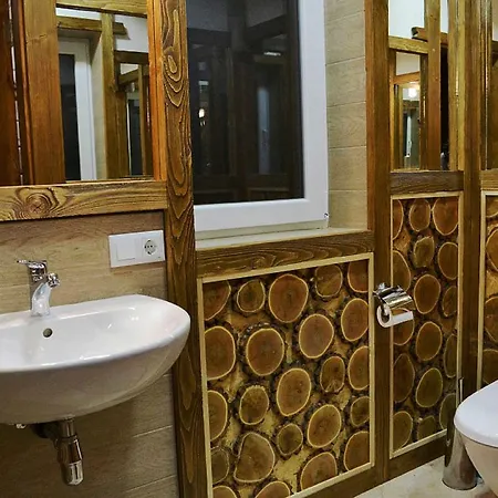 Hutsulyandiya Chalet Mykulychyn