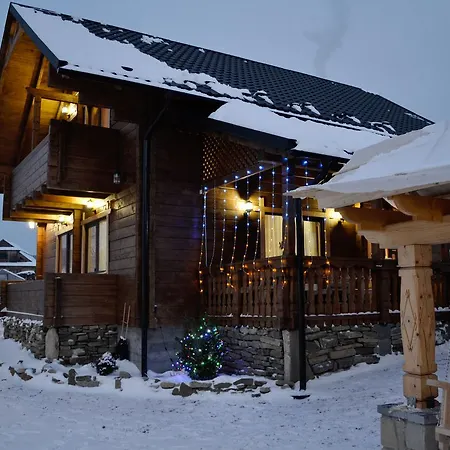 Hutsulyandiya Chalet Mykulychyn
