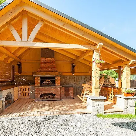 Hutsulyandiya Chalet Mykulychyn